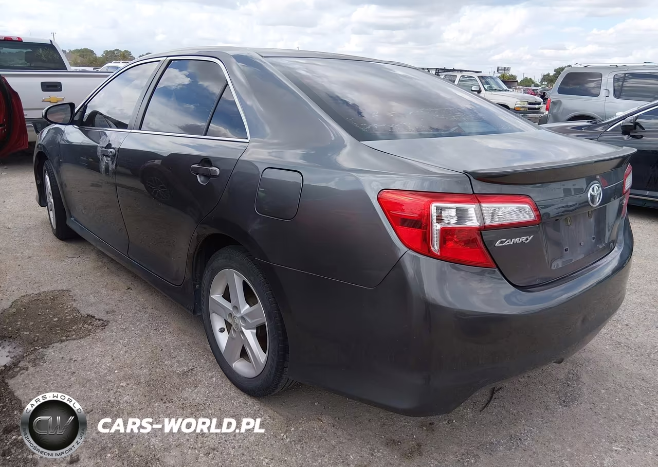 2014 Toyota Camry Se VIN:4T1BF1FK2EU470953 - 3