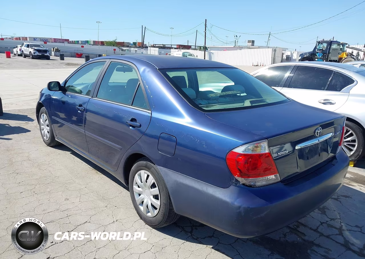 2005 Toyota Camry Le VIN:4T1BE32K55U067036 - 3