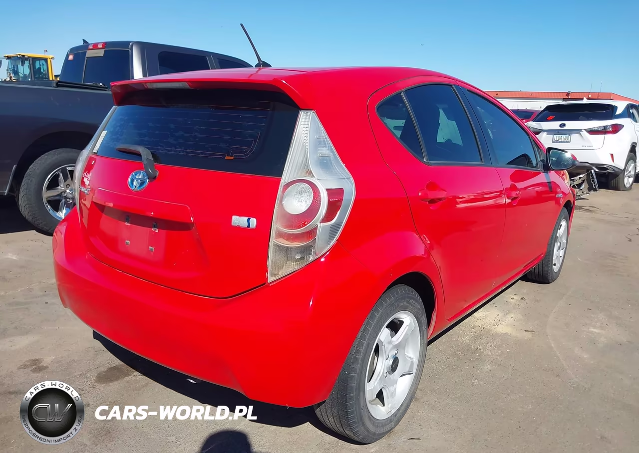 2013 Toyota Prius C One VIN:JTDKDTB35D1552972 - 4