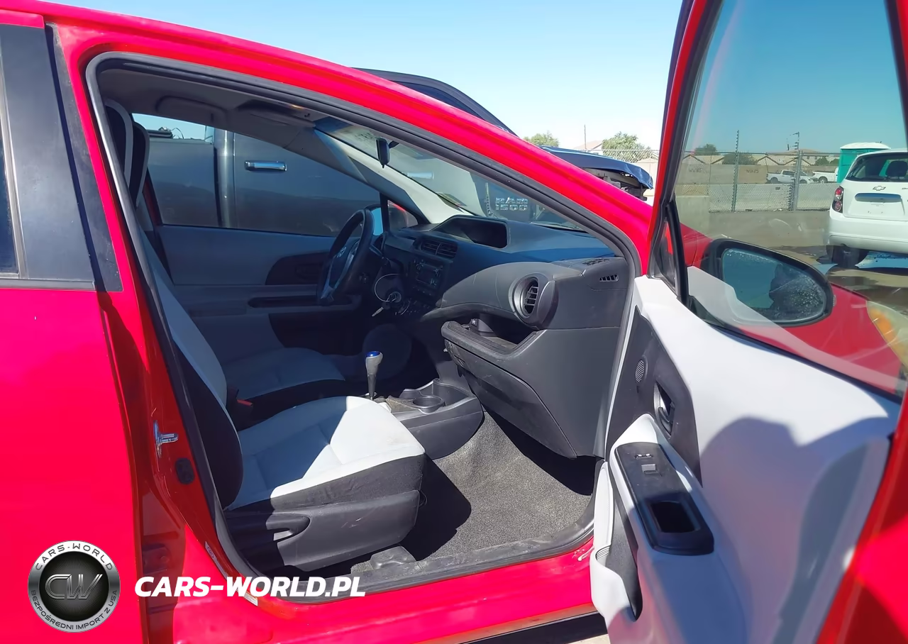 2013 Toyota Prius C One VIN:JTDKDTB35D1552972 - 5