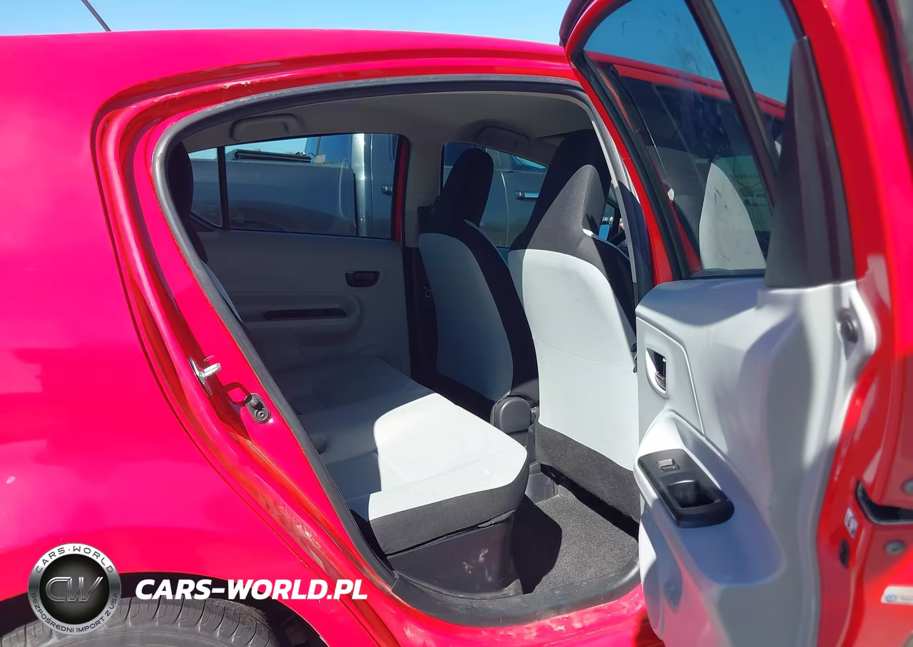 2013 Toyota Prius C One VIN:JTDKDTB35D1552972 - 8