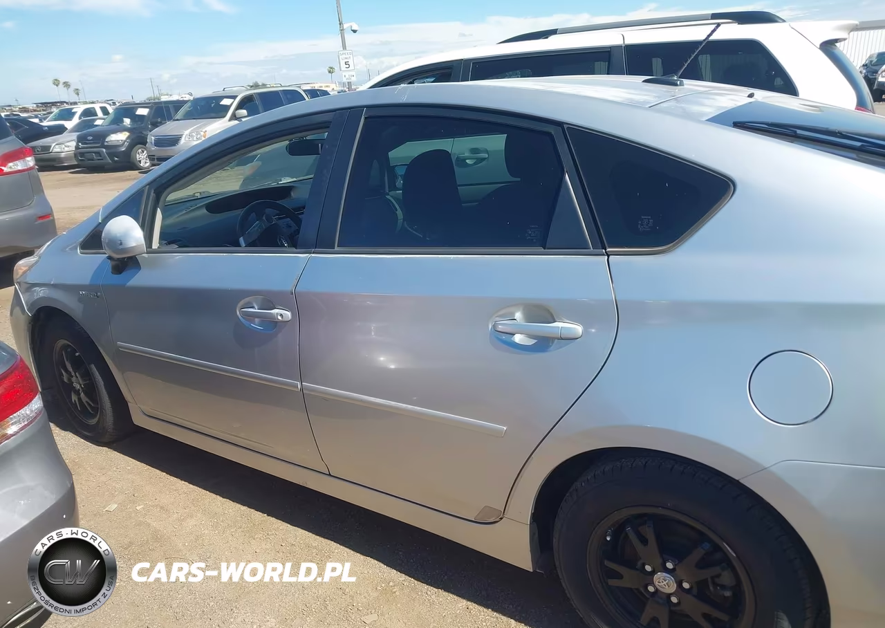 2013 Toyota Prius Three VIN:JTDKN3DU7D1645544 - 14