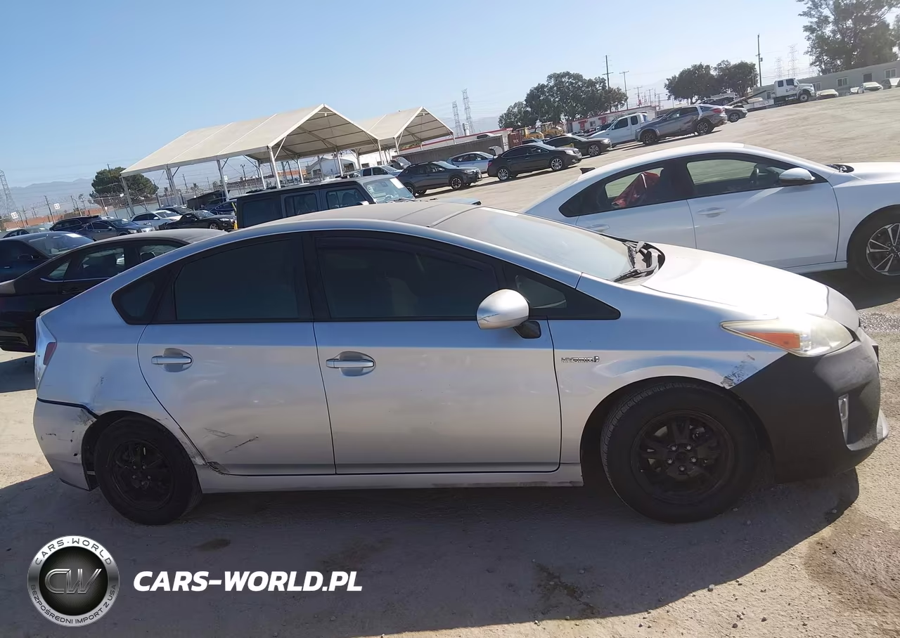 2012 Toyota Prius Three VIN:JTDKN3DUXC5421692 - 13