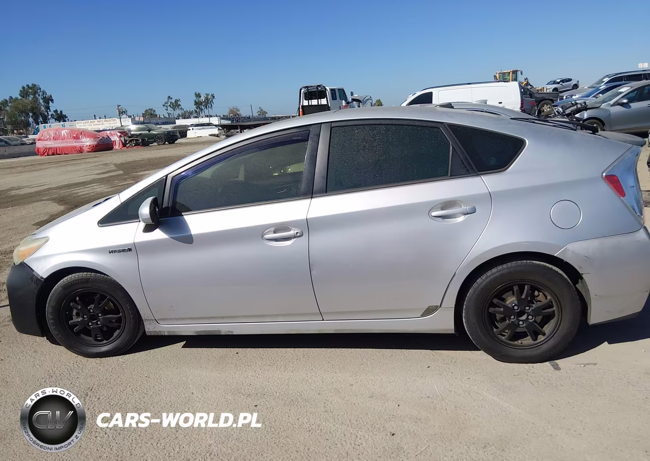 2012 Toyota Prius Three VIN:JTDKN3DUXC5421692 - 14