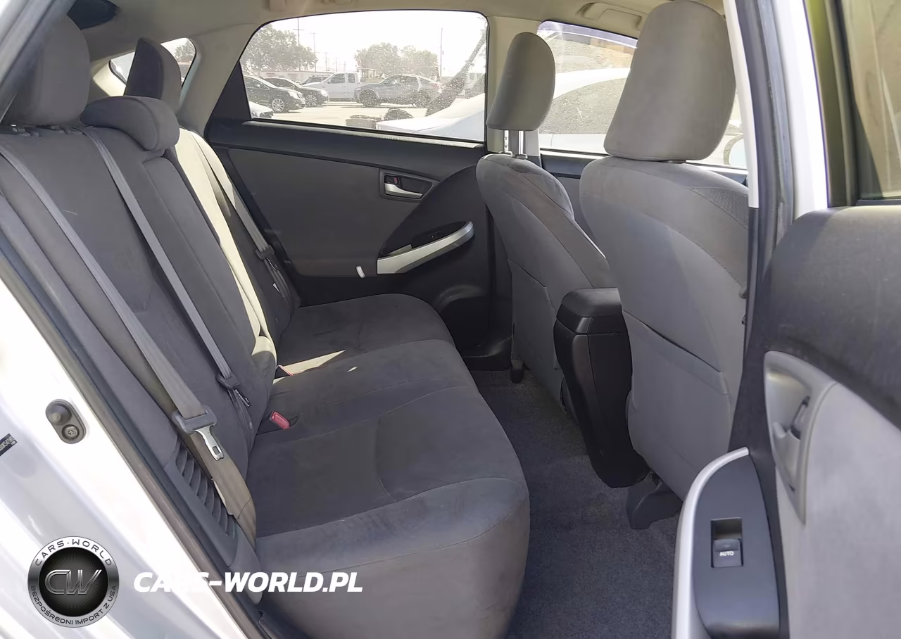 2012 Toyota Prius Three VIN:JTDKN3DUXC5421692 - 8