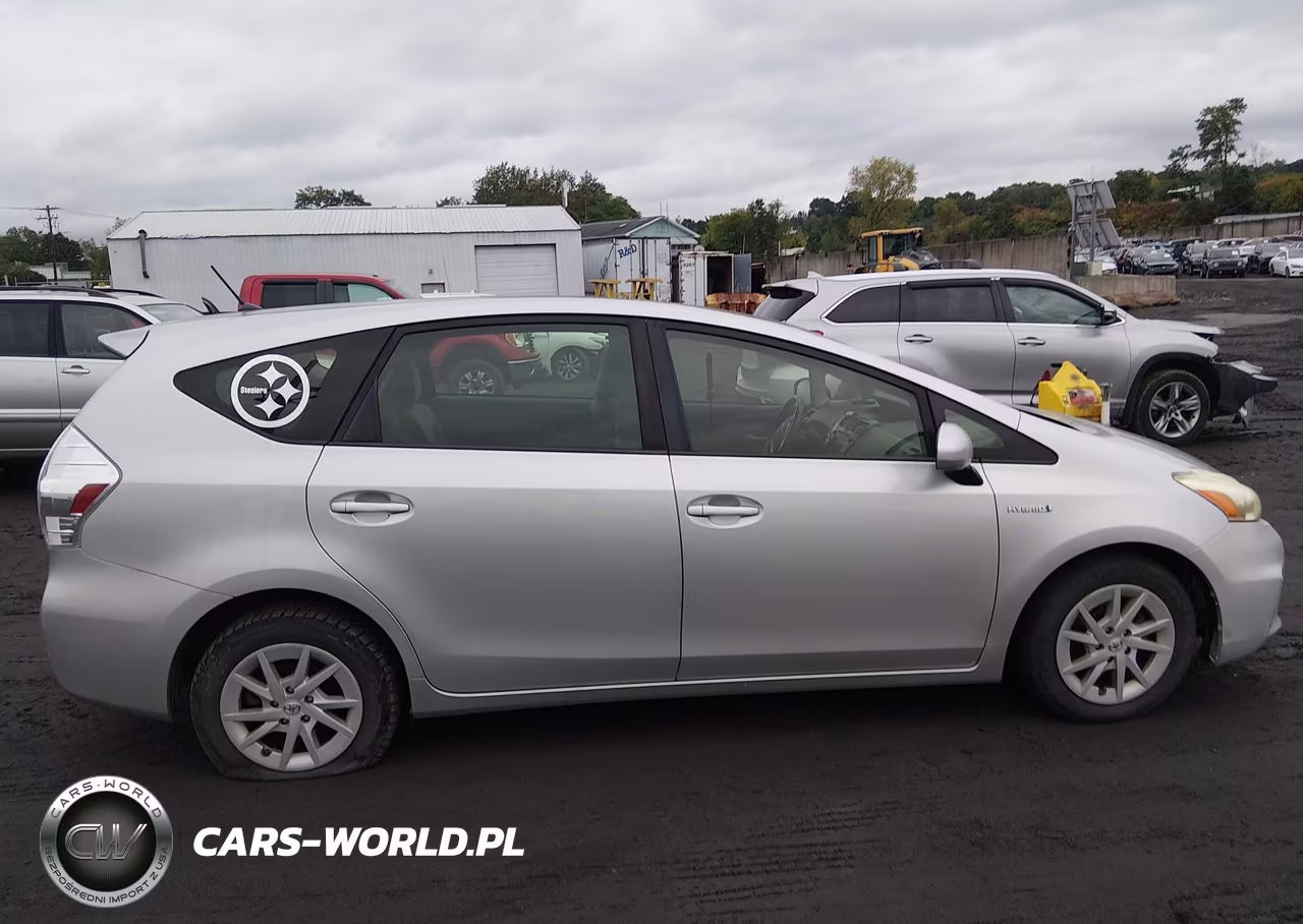 2013 Toyota Prius V Two VIN:JTDZN3EU3D3220095 - 13