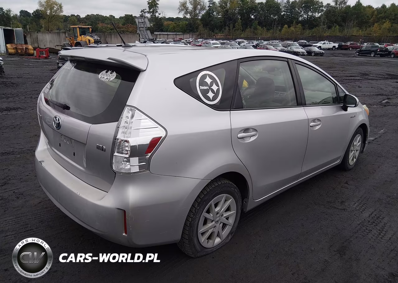 2013 Toyota Prius V Two VIN:JTDZN3EU3D3220095 - 4