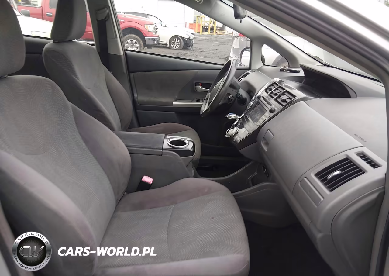 2013 Toyota Prius V Two VIN:JTDZN3EU3D3220095 - 5