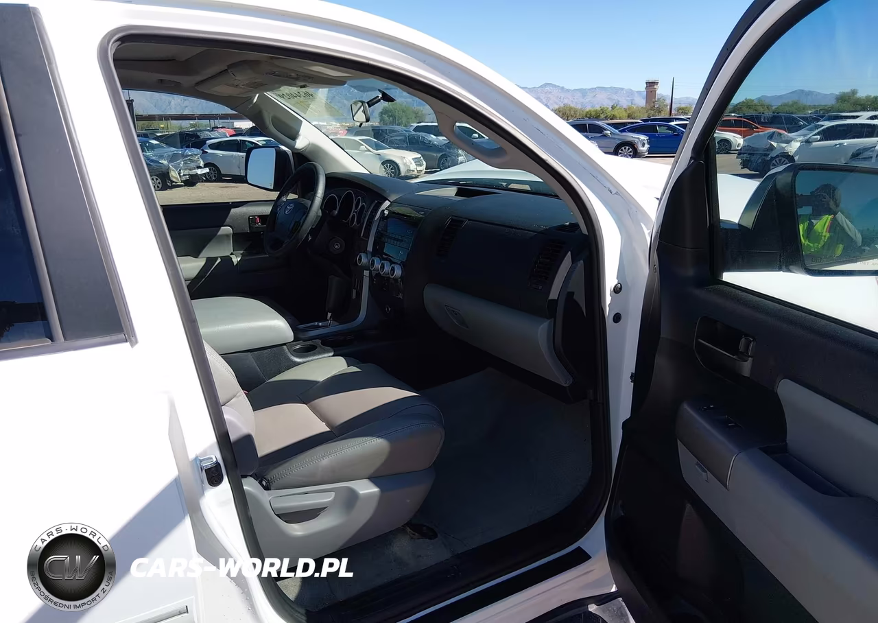 2011 Toyota Sequoia Sr5 5.7L V8 VIN:5TDZY5G10BS032801 - 5