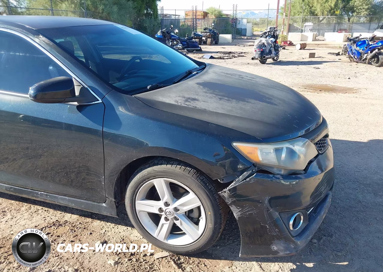 2014 Toyota Camry Se VIN:4T1BF1FKXEU325613 - 17