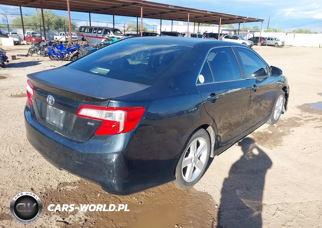 2014 Toyota Camry Se VIN:4T1BF1FKXEU325613 - 4