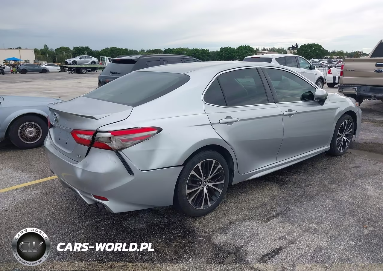 2018 Toyota Camry Se VIN:JTNB11HKXJ3014338 - 4