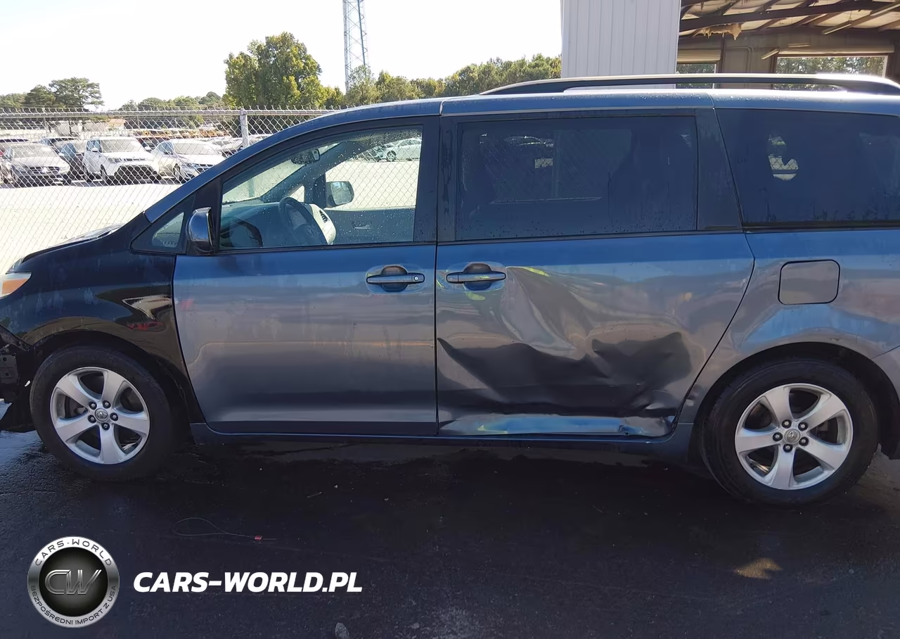 2015 Toyota Sienna Le 8 Passenger VIN:5TDKK3DC3FS538903 - 14