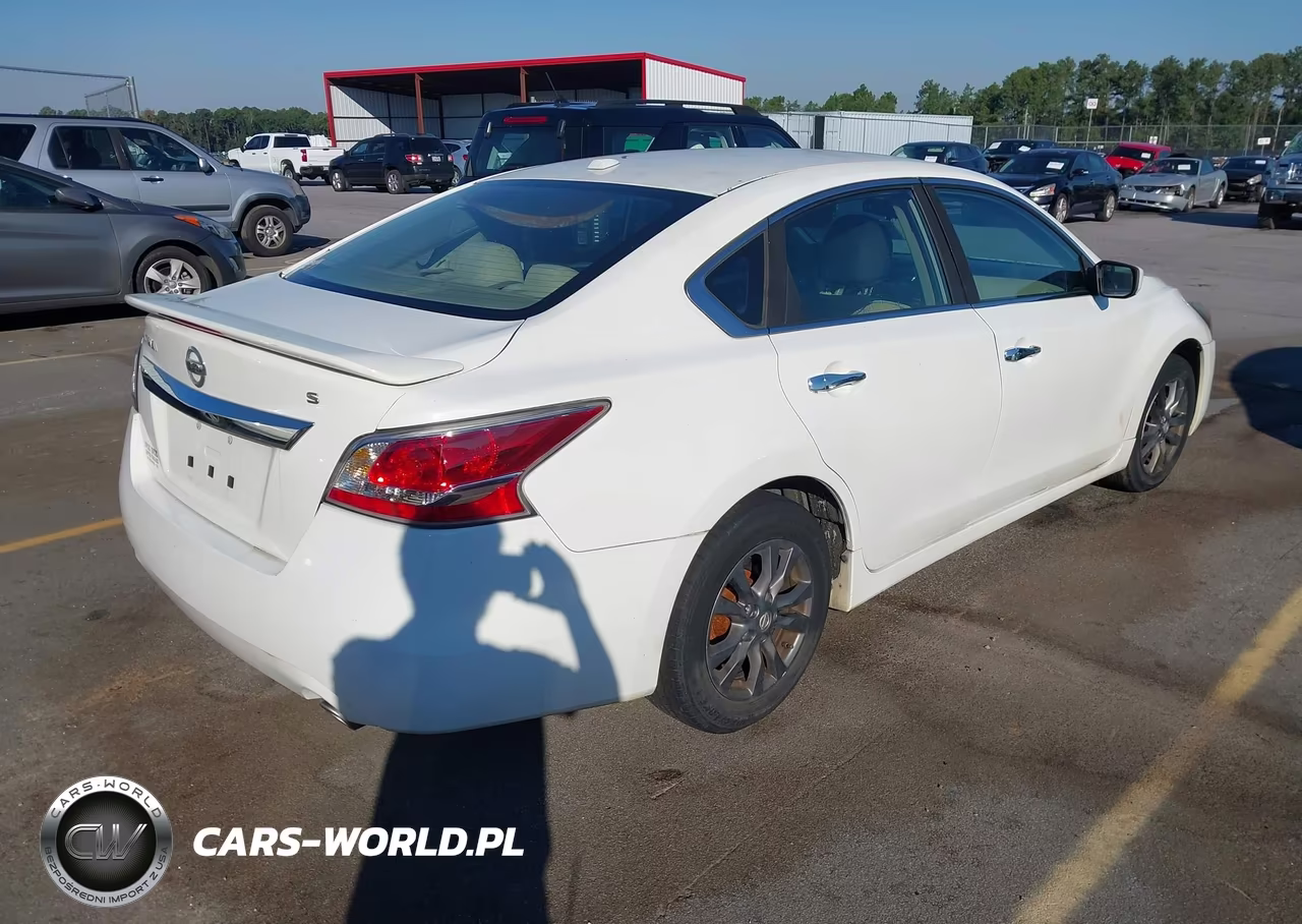 2015 Nissan Altima 2.5 S VIN:1N4AL3AP8FC415928 - 4