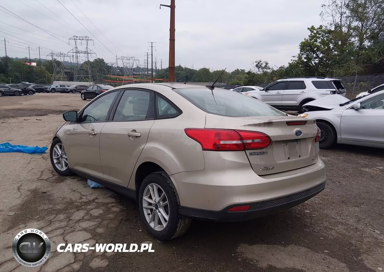 2017 Ford Focus Se VIN:1FADP3F27HL251024 - 3