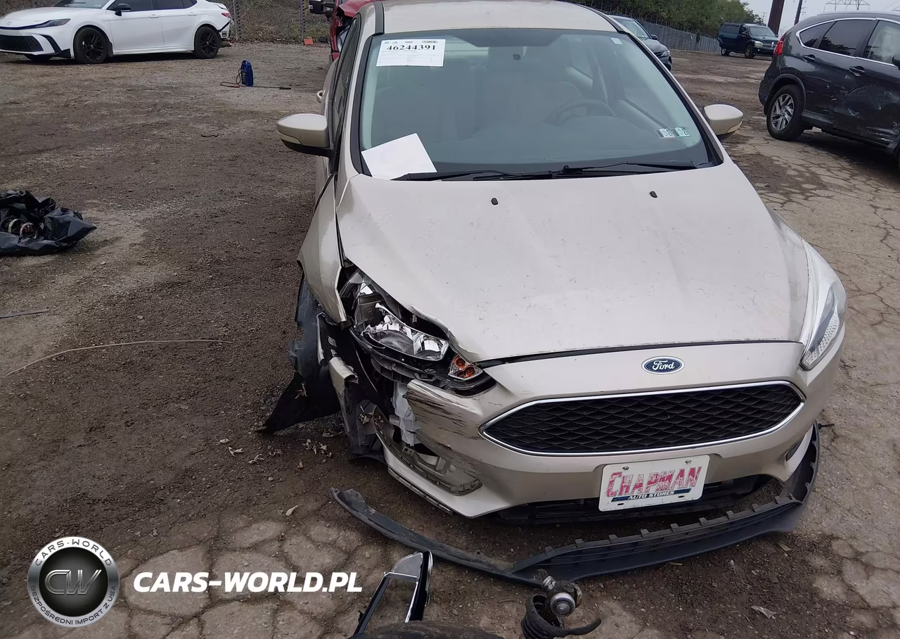 2017 Ford Focus Se VIN:1FADP3F27HL251024 - 6