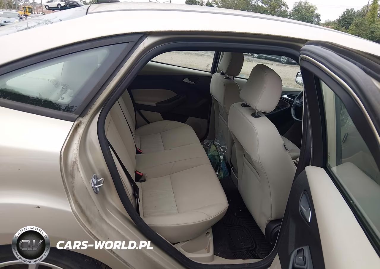 2017 Ford Focus Se VIN:1FADP3F27HL251024 - 8