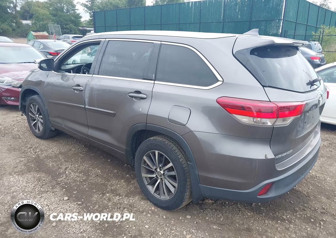 2017 Toyota Highlander Xle VIN:5TDJZRFH6HS465533 - 3