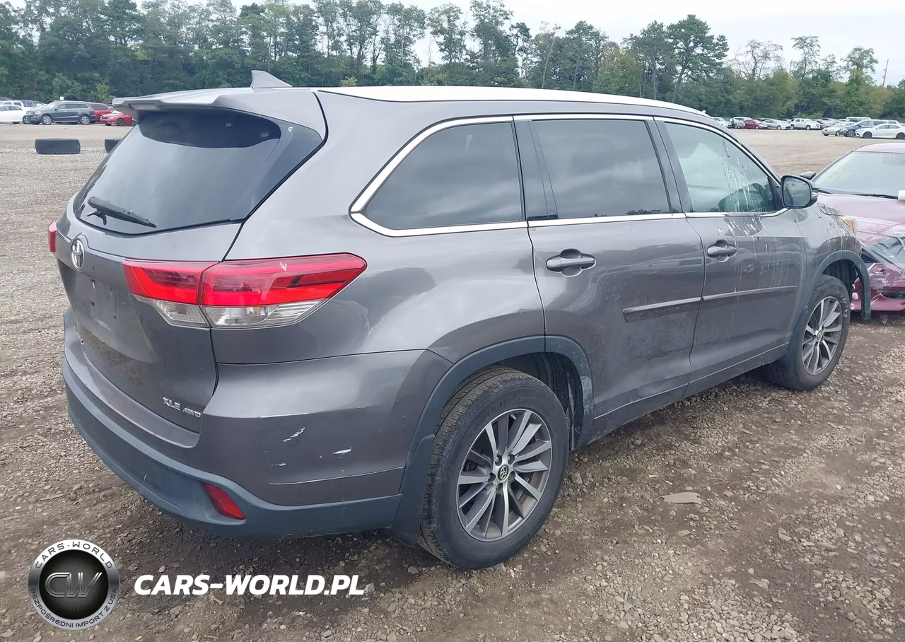2017 Toyota Highlander Xle VIN:5TDJZRFH6HS465533 - 4