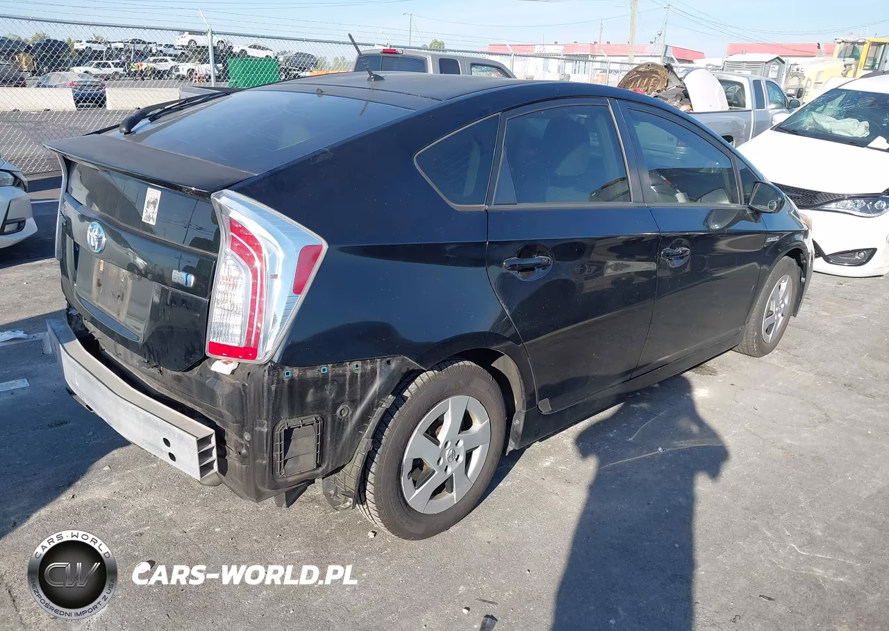 2014 Toyota Prius Two VIN:JTDKN3DU2E1741308 - 4