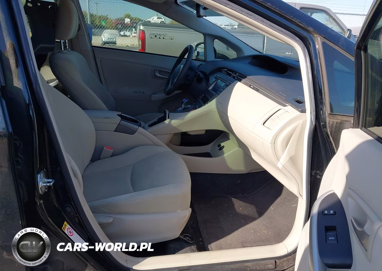2014 Toyota Prius Two VIN:JTDKN3DU2E1741308 - 5