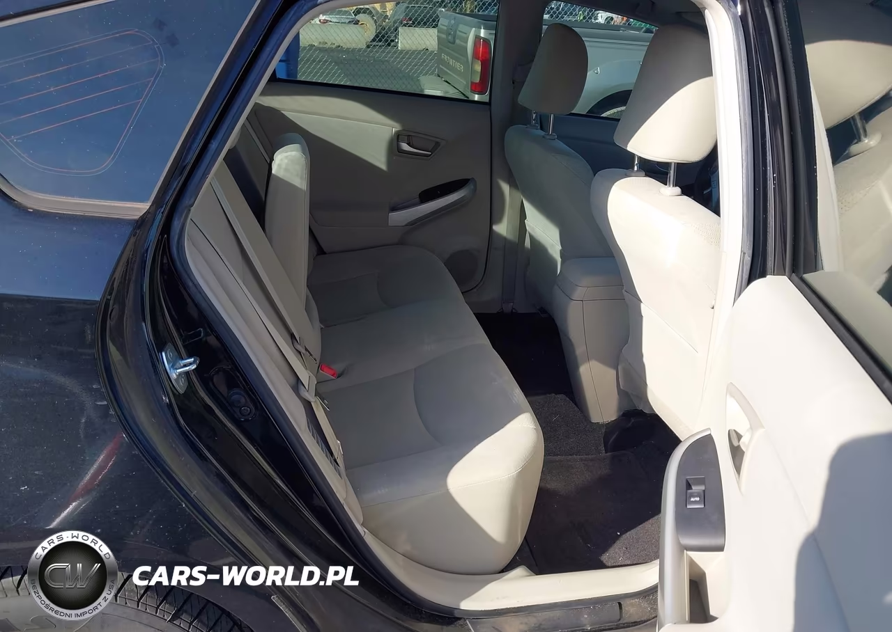 2014 Toyota Prius Two VIN:JTDKN3DU2E1741308 - 8