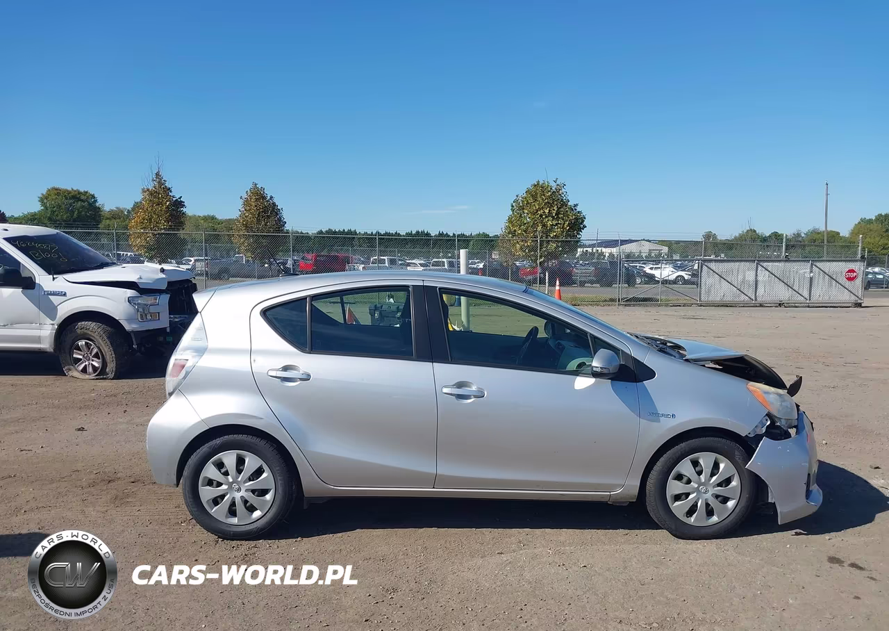 2012 Toyota Prius C Three VIN:JTDKDTB31C1007320 - 13