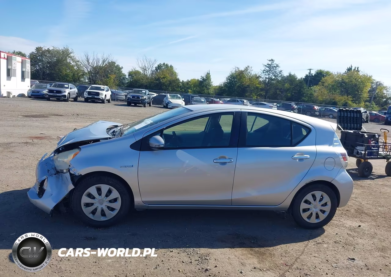 2012 Toyota Prius C Three VIN:JTDKDTB31C1007320 - 14