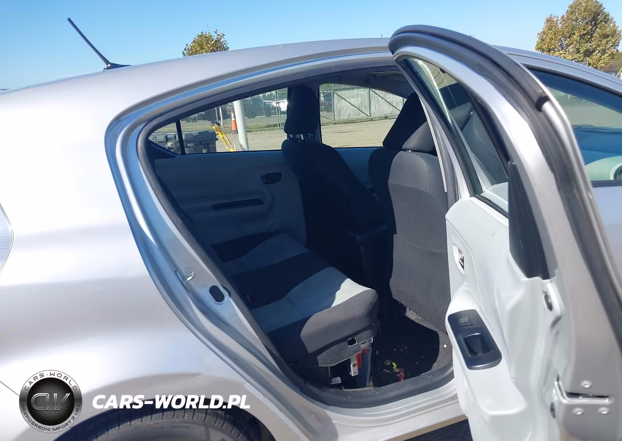 2012 Toyota Prius C Three VIN:JTDKDTB31C1007320 - 8