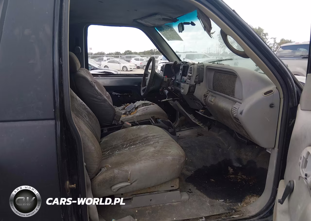 1999 Chevrolet Tahoe VIN:3GNEK18RXXG107577 - 5