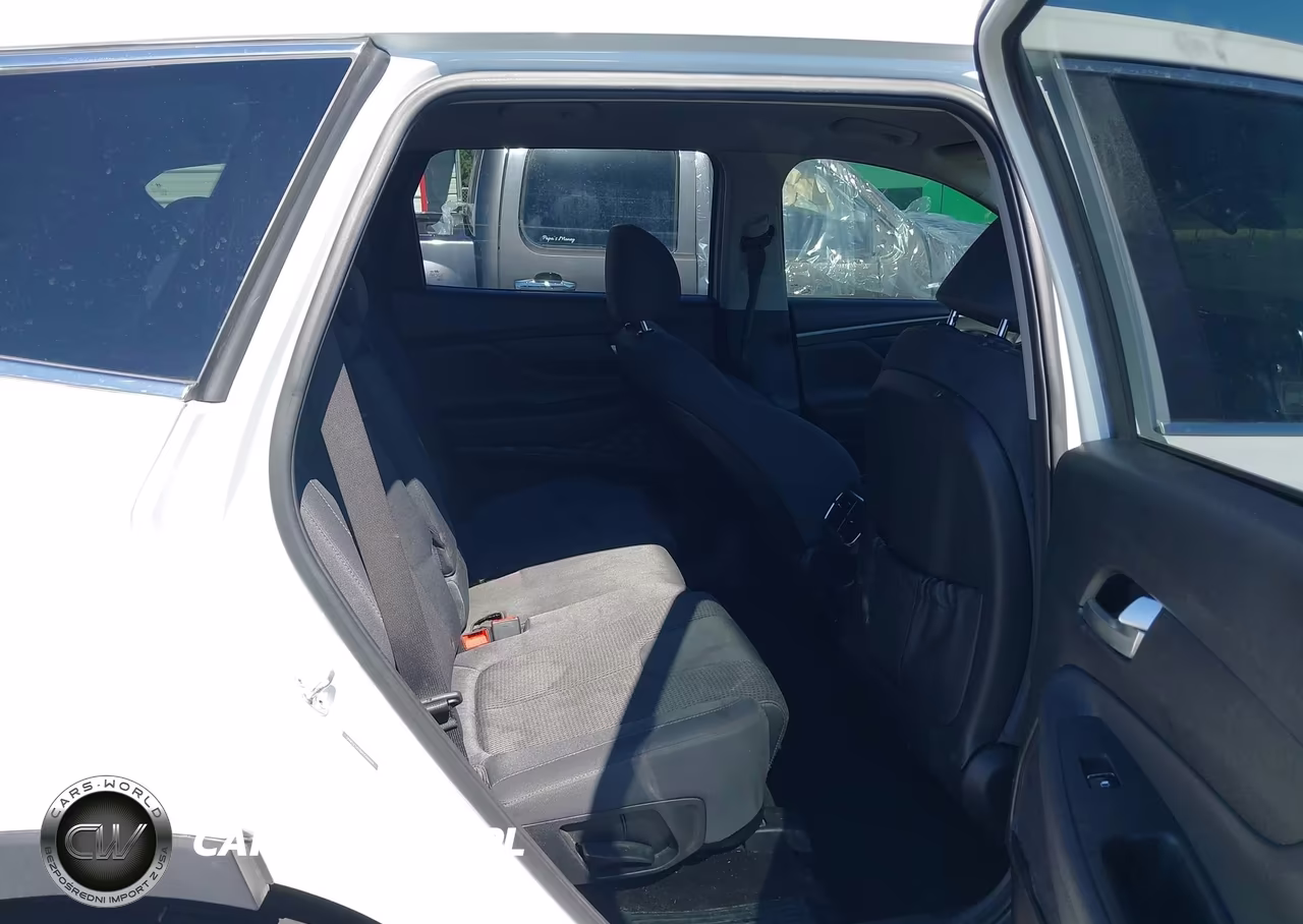 2019 Hyundai Santa Fe Se VIN:5NMS23AD8KH088949 - 8