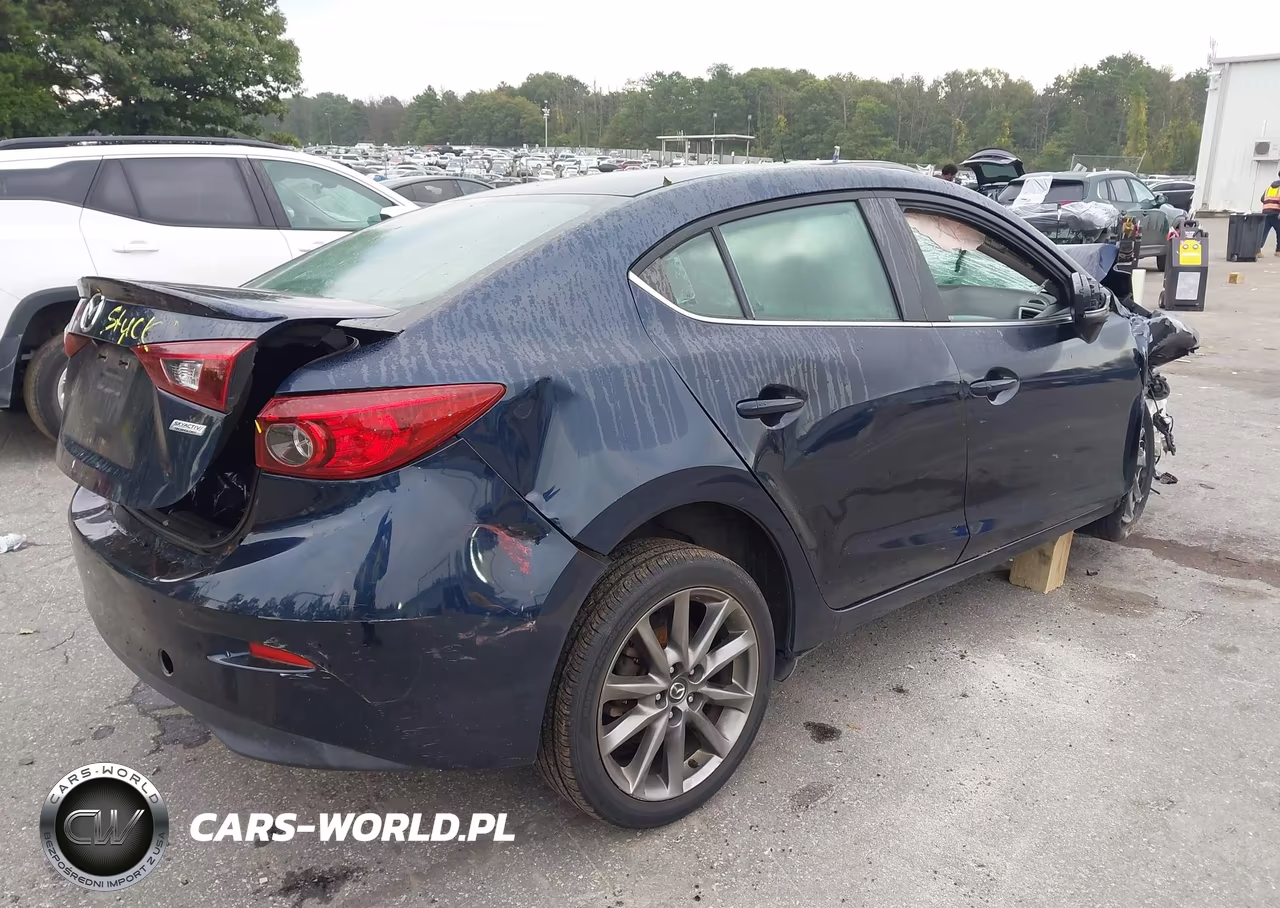 2018 Mazda Mazda3 Touring VIN:3MZBN1V3XJM178464 - 4