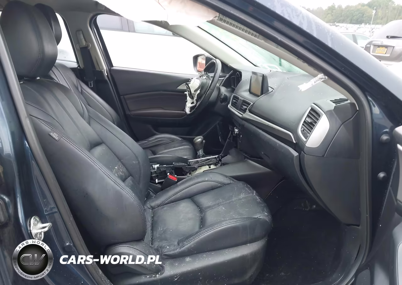 2018 Mazda Mazda3 Touring VIN:3MZBN1V3XJM178464 - 5