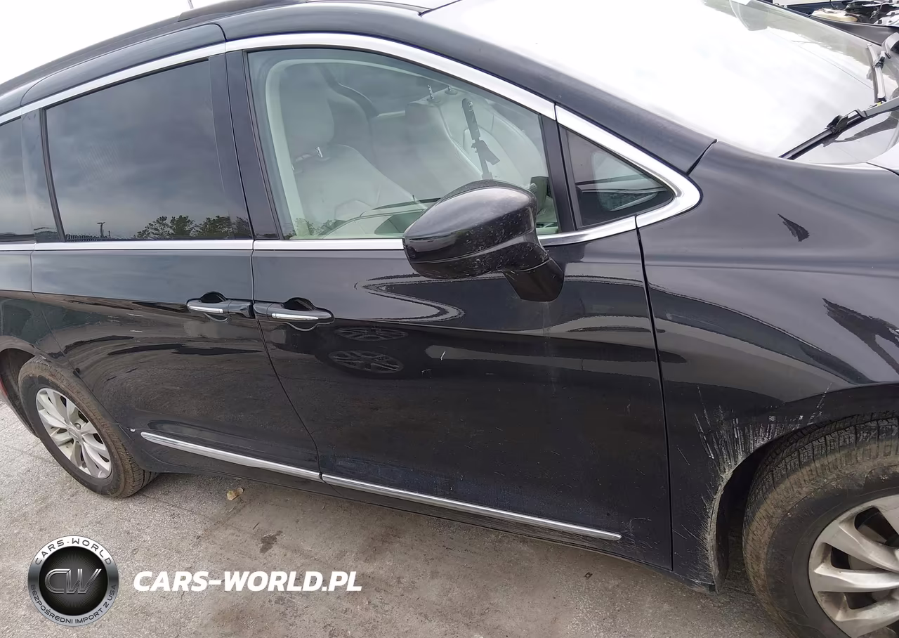 2017 Chrysler Pacifica Touring-L VIN:2C4RC1BG9HR512680 - 13