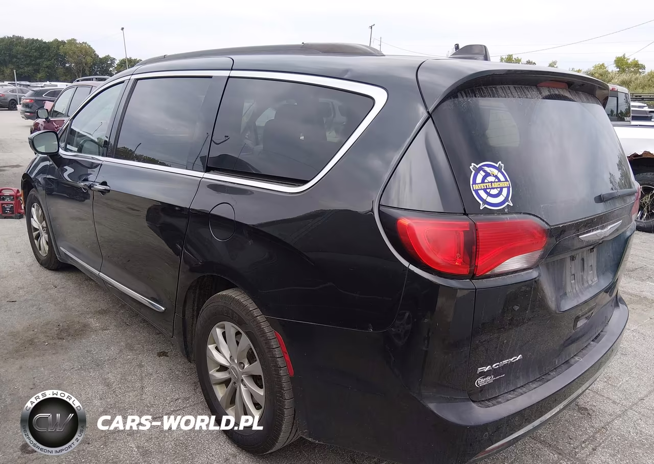 2017 Chrysler Pacifica Touring-L VIN:2C4RC1BG9HR512680 - 3