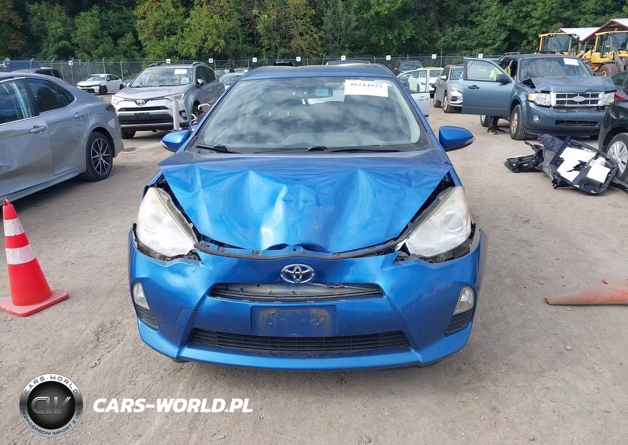 2014 Toyota Prius C Two VIN:JTDKDTB38E1557956 - 12
