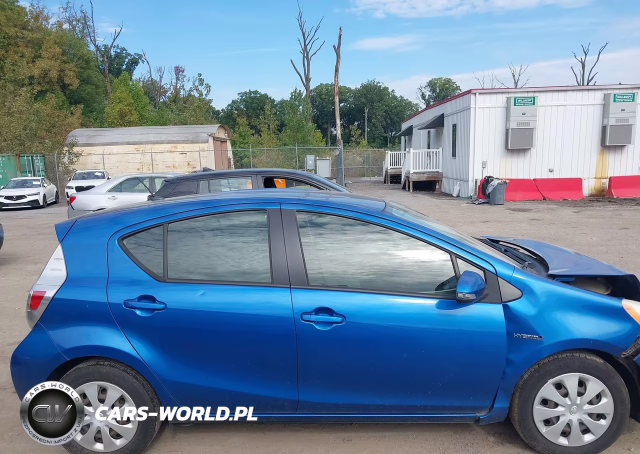 2014 Toyota Prius C Two VIN:JTDKDTB38E1557956 - 13