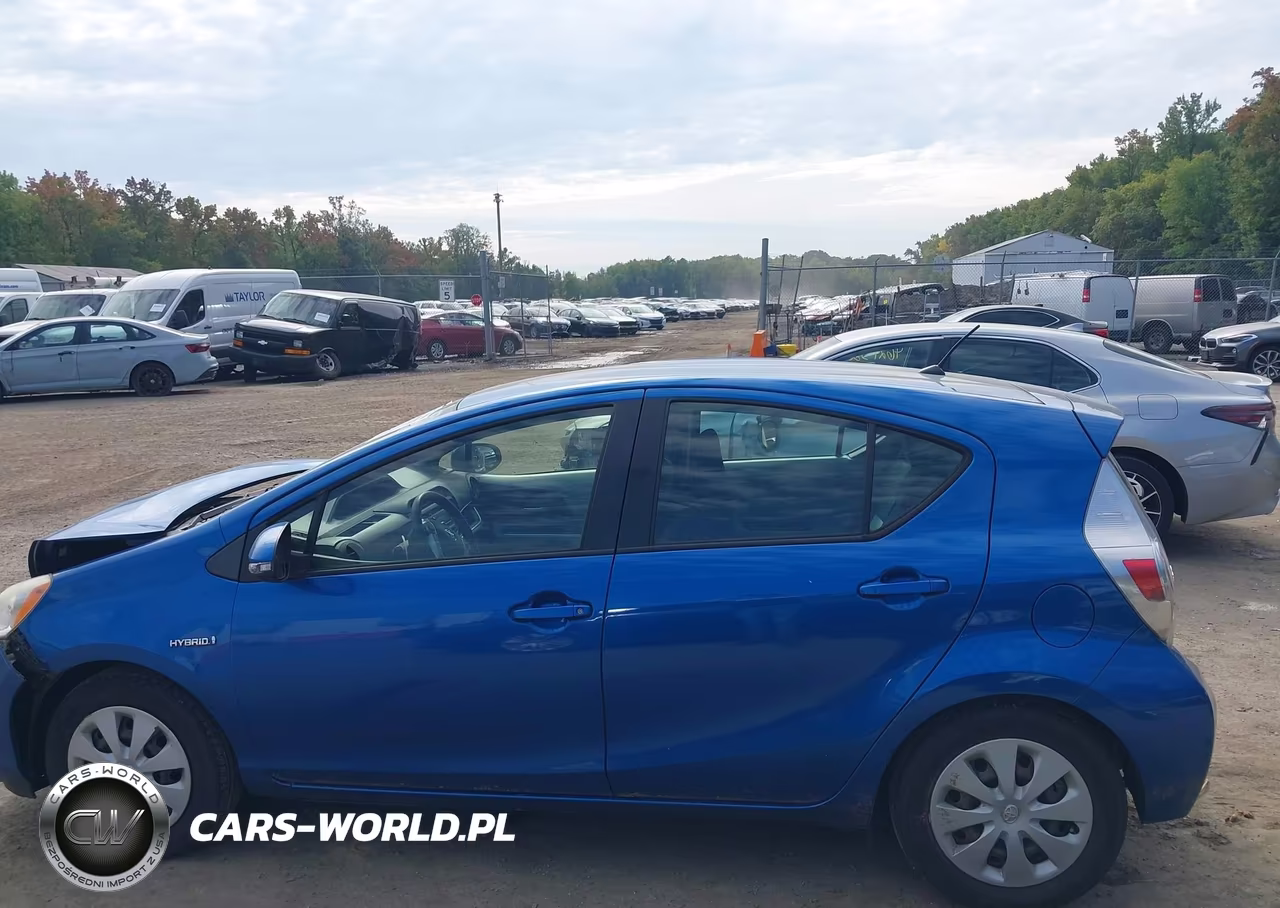 2014 Toyota Prius C Two VIN:JTDKDTB38E1557956 - 14