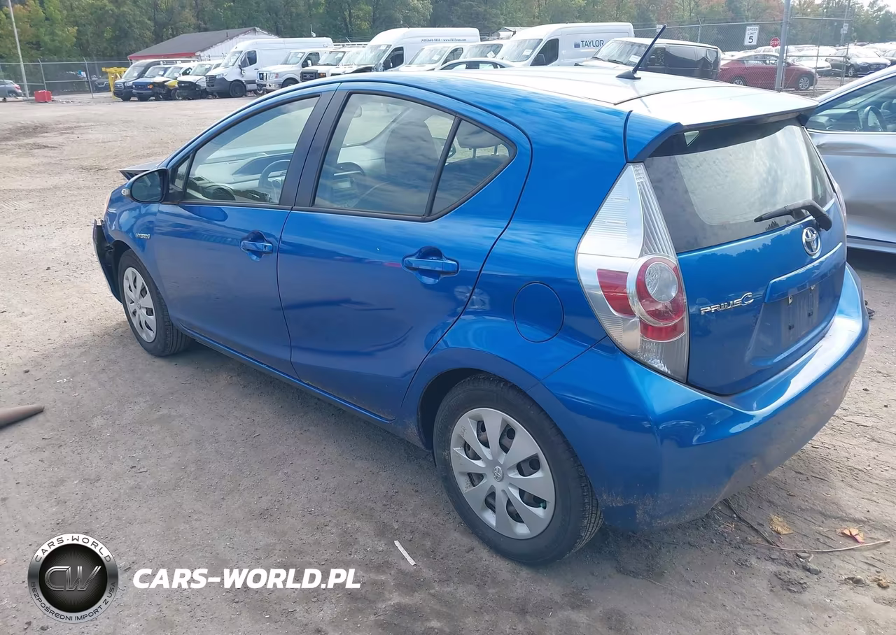 2014 Toyota Prius C Two VIN:JTDKDTB38E1557956 - 3