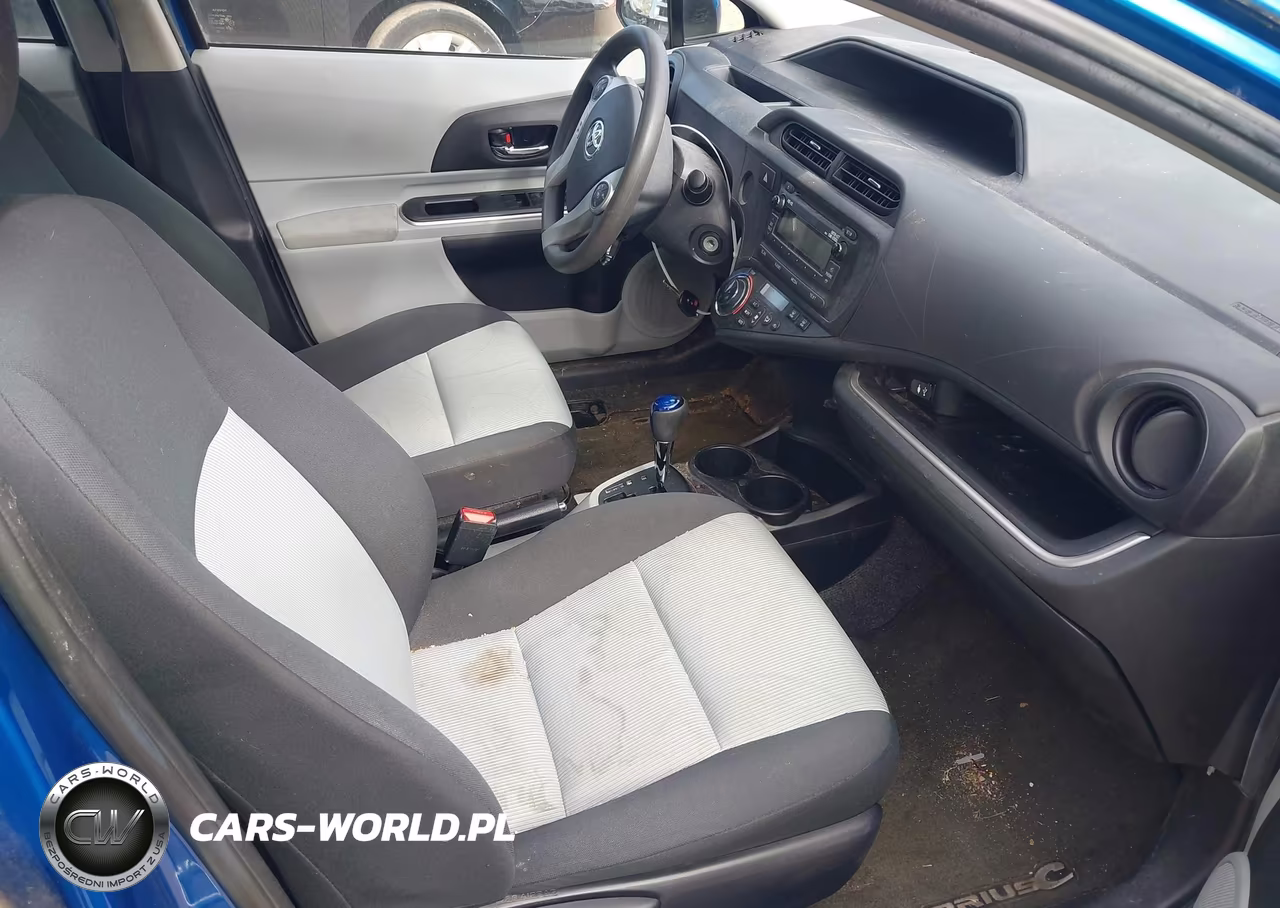 2014 Toyota Prius C Two VIN:JTDKDTB38E1557956 - 5