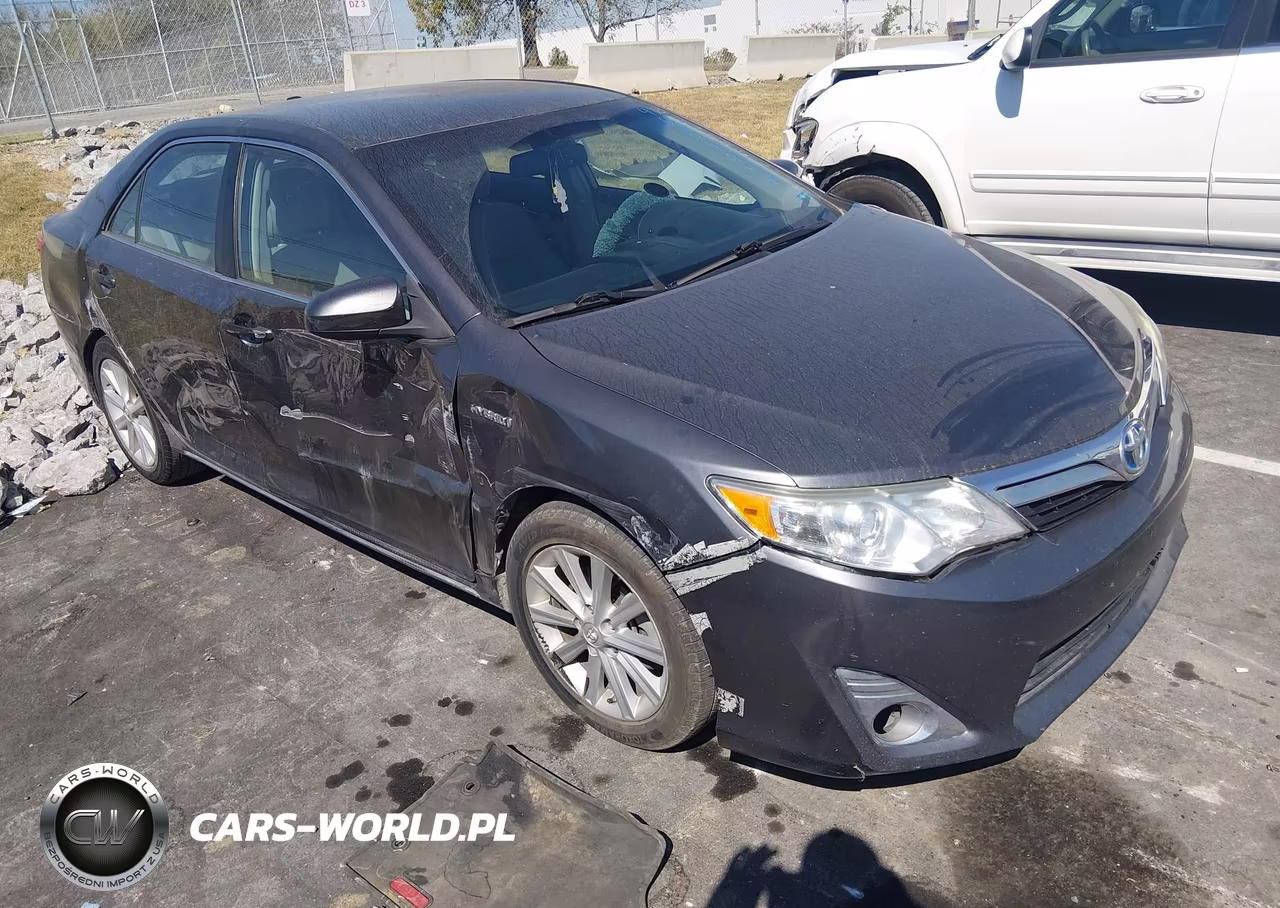 2014 Toyota Camry Hybrid Xle