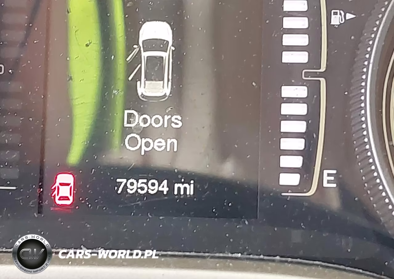 2018 Jeep Cherokee Latitude 4X4 VIN:1C4PJMCX7JD534442 - 16