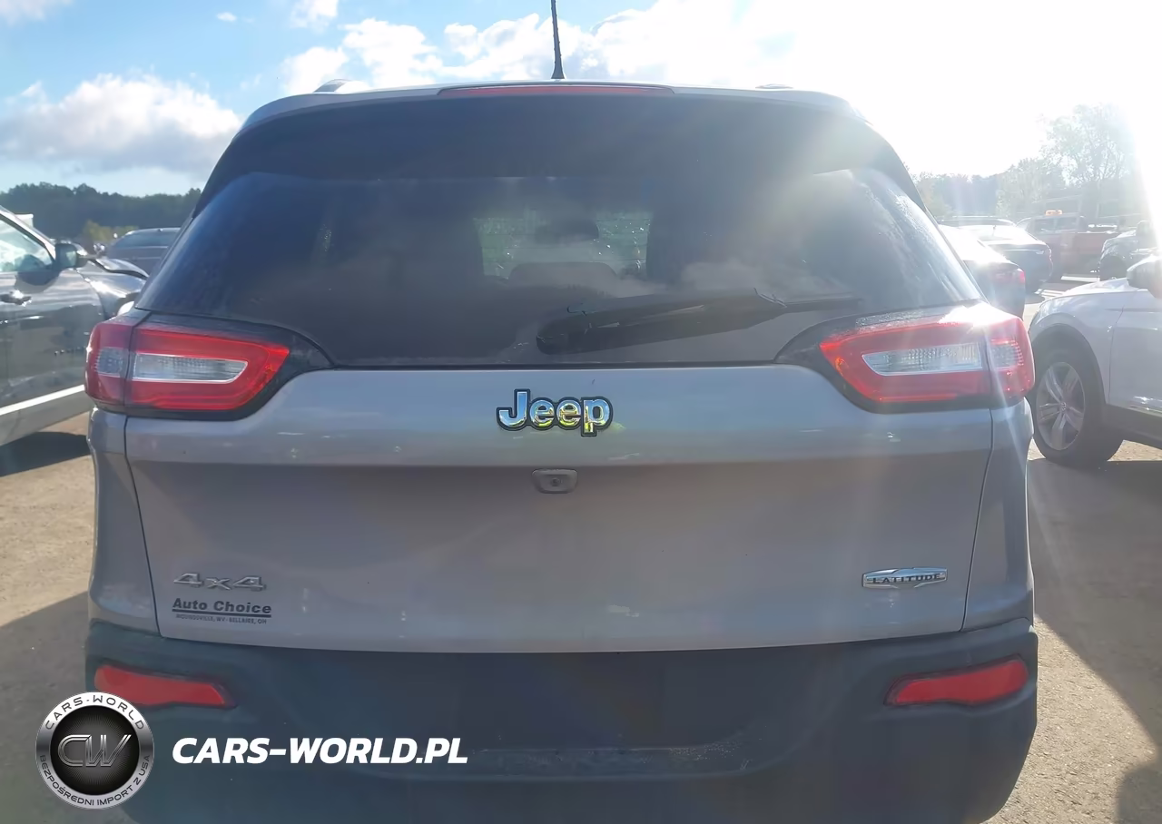 2018 Jeep Cherokee Latitude 4X4 VIN:1C4PJMCX7JD534442 - 17