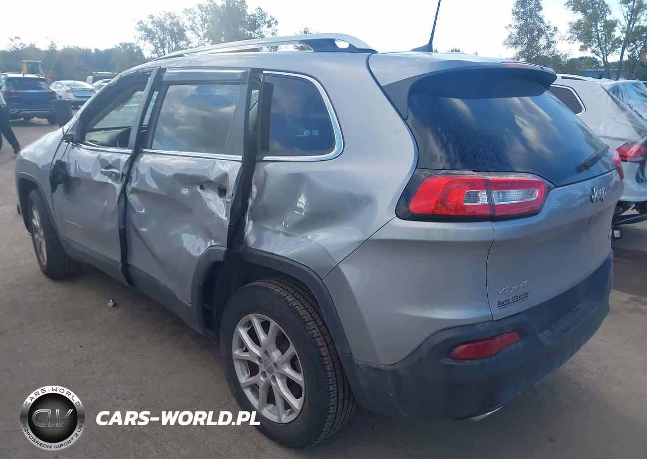 2018 Jeep Cherokee Latitude 4X4 VIN:1C4PJMCX7JD534442 - 3