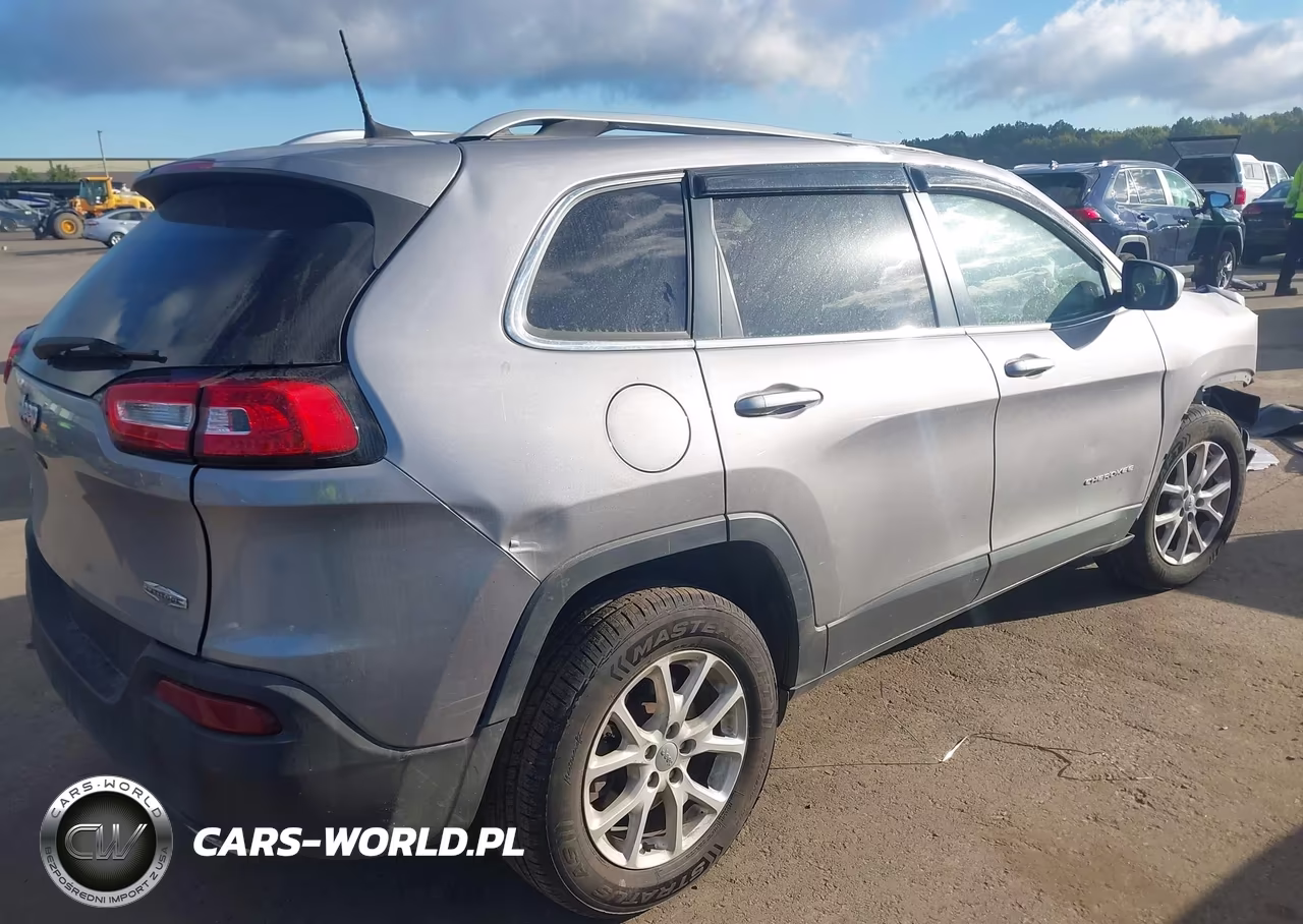2018 Jeep Cherokee Latitude 4X4 VIN:1C4PJMCX7JD534442 - 4