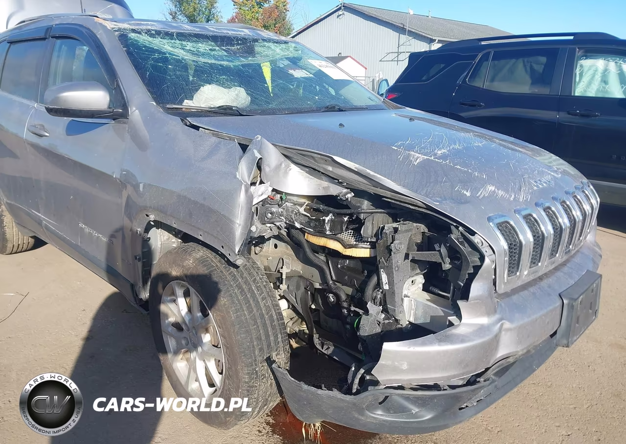 2018 Jeep Cherokee Latitude 4X4 VIN:1C4PJMCX7JD534442 - 6