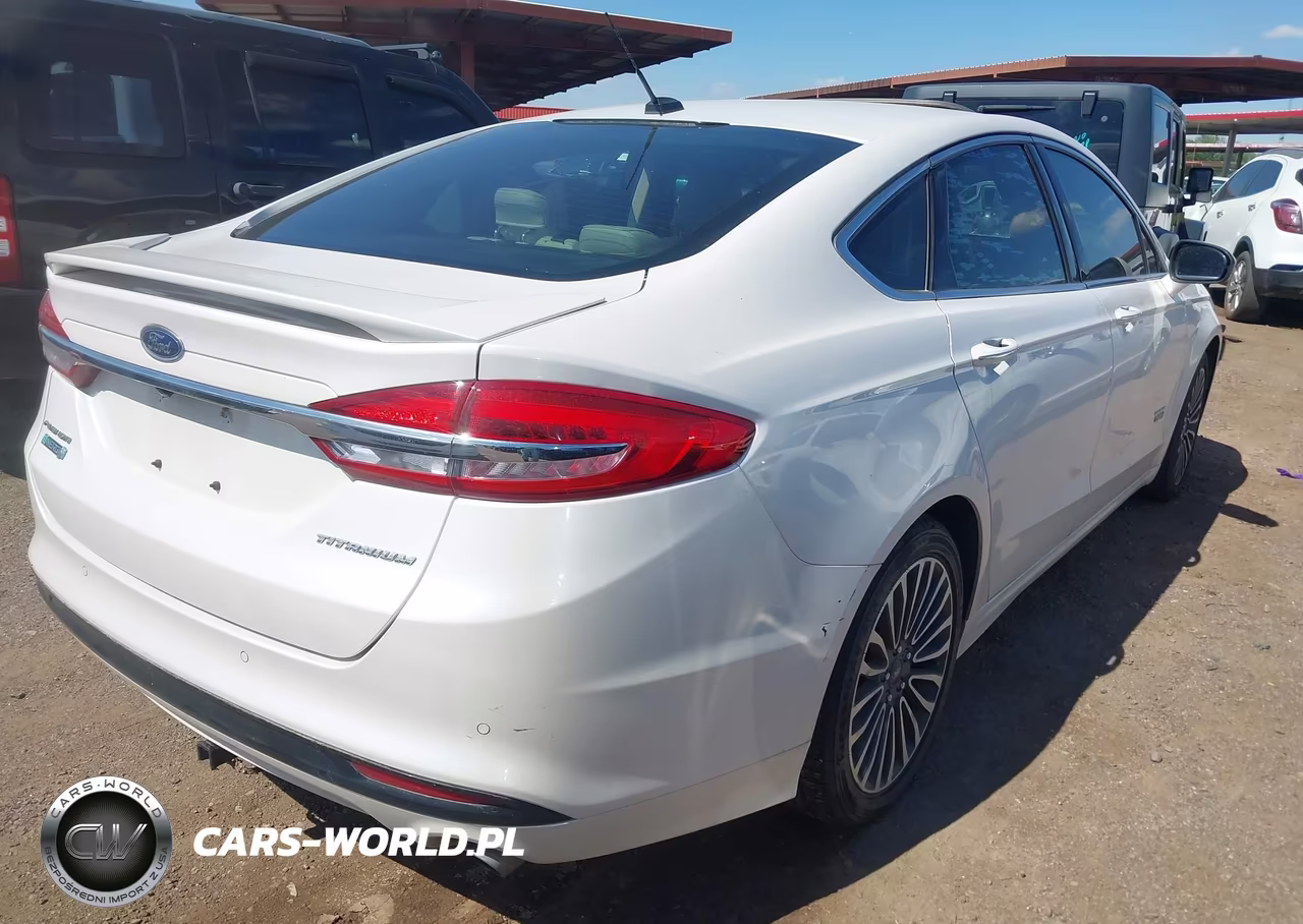 2018 Ford Fusion Energi Titanium VIN:3FA6P0SU7JR225027 - 4