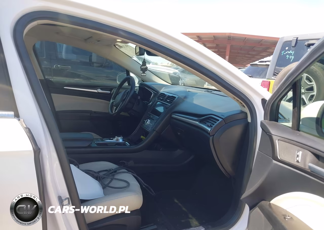 2018 Ford Fusion Energi Titanium VIN:3FA6P0SU7JR225027 - 5