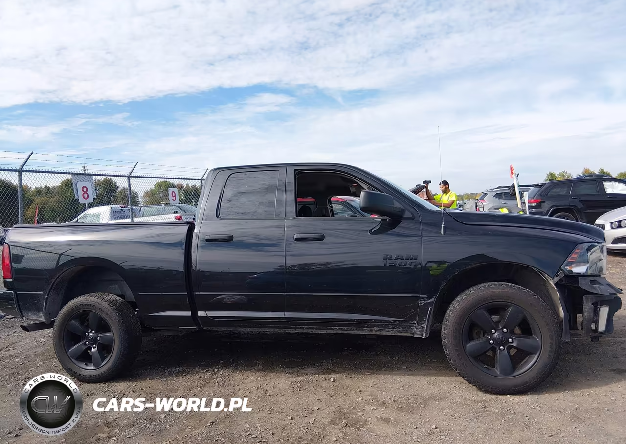 2018 Ram 1500 VIN:1C6RR7FG2JS342993 - 14