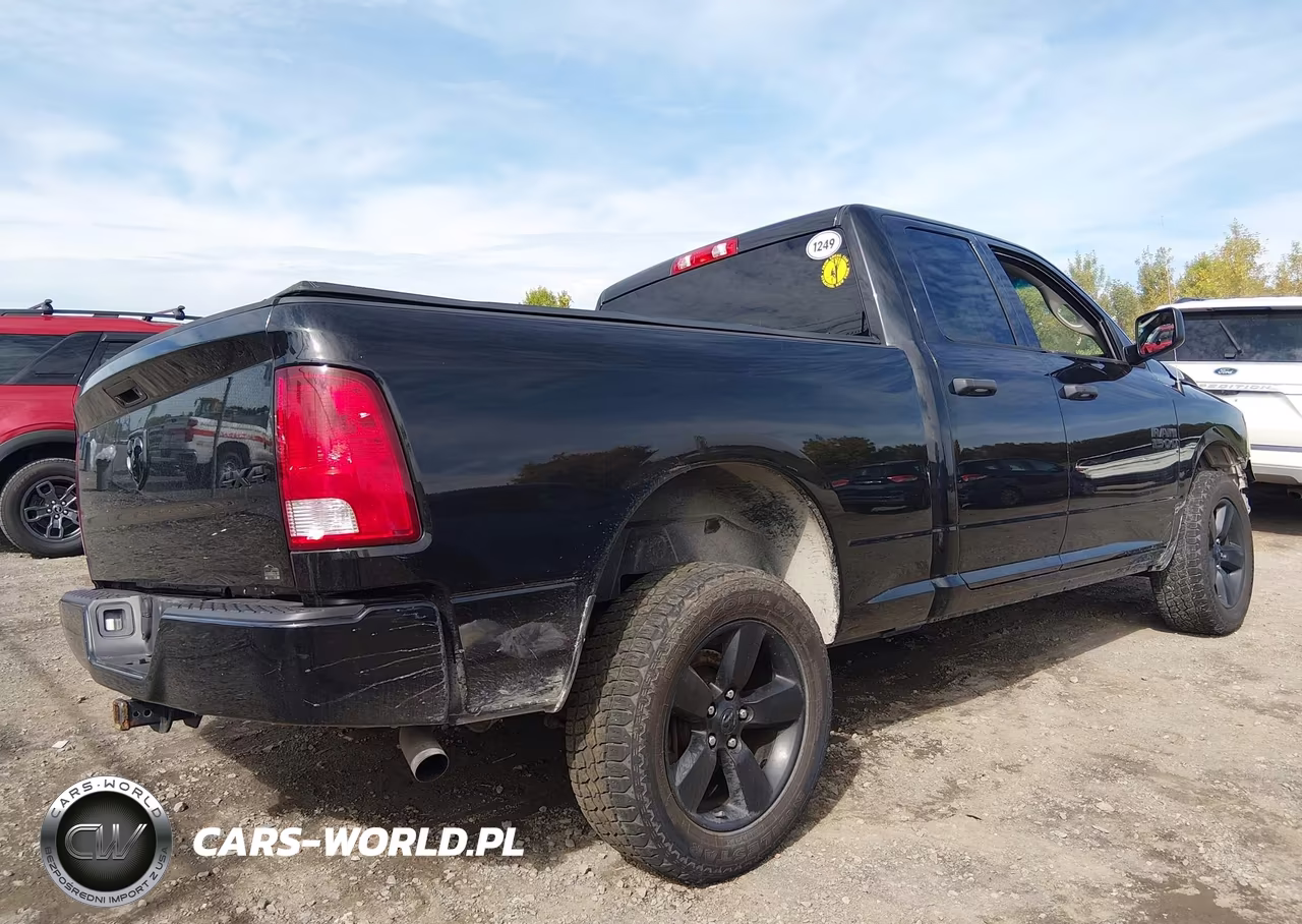 2018 Ram 1500 VIN:1C6RR7FG2JS342993 - 4